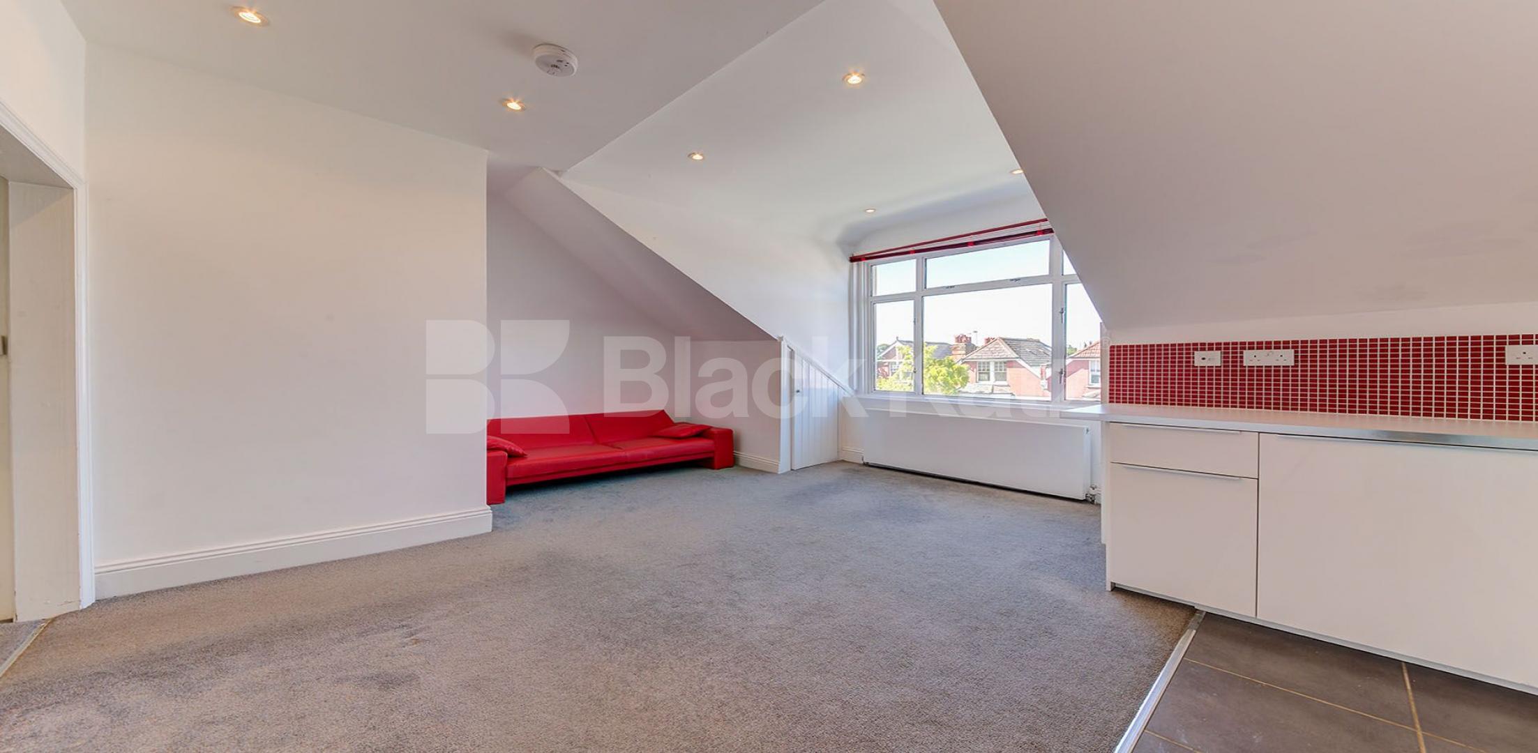 			New Instruction! Private balcony!, 1 Bedroom, 1 bath, 1 reception Flat			 Ferme Park Road , Crouch End